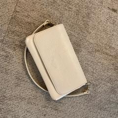 Tasje Wit, met bankpas op naam van Sanhueza Acuna, as reported by Gemeente Alkmaar using iLost