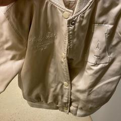 Väst Beige ZARA 104, rapporterat av IKEA Utrecht med iLost