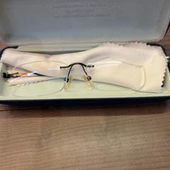 Estuche para gafas con gafas, ha sido reportado por Pathé Arnhem con iLost