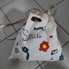 Hordtáska smile, amint azt Regio Limburg - Leuven az iLost segítségével jelentette.