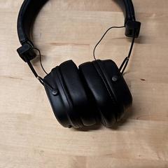 Hörlur, rapporterat av IKEA Mons med iLost