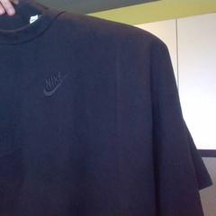 T-shirt, a été signalé par MEININGER Hotel Lyon Centre Berthelot utilisant iLost