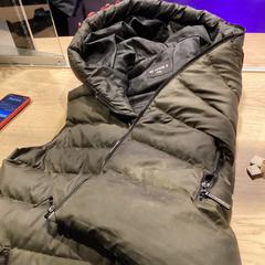 Jakke Groen, som rapportert av Poppodium 013 ved bruk av iLost