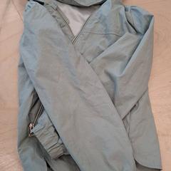 Chaqueta infantil Matière imperméable vert pastel, segundo informou IKEA Lyon Grand Parilly usando iLost