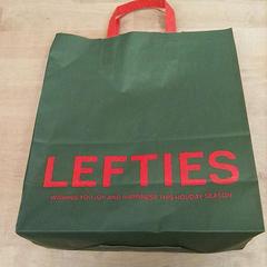 Bolsa lefties Contiene prendas de ropa, como reportado por IKEA Valladolid utilizando o iLost