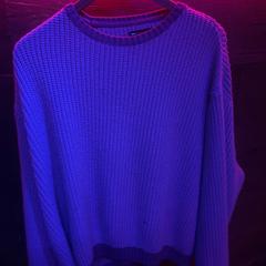 Sweater grey knitted, segons ha informat Club Nyx/Exit Café mitjançant iLost