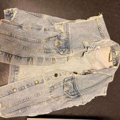 Kamizelka, zgłoszono przez Ramada by Wyndham Amsterdam Airport Schiphol przy użyciu iLost