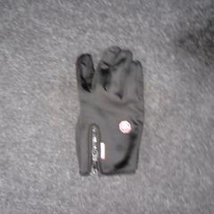 Guanto, come riportato da SnowWorld Landgraaf utilizzando iLost