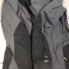 Kläder - jas, rapporterat av Regio Antwerpen - Brussel med iLost