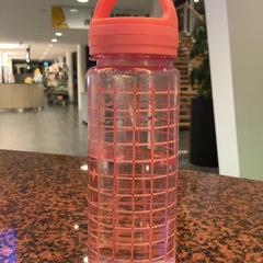 Vannflaske, som rapportert av Pathé Utrecht Leidsche Rijn ved bruk av iLost