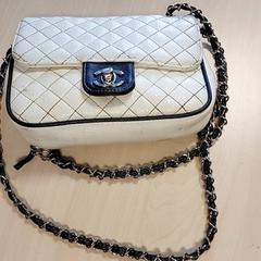 Táska - Handtas Galyasova, amint azt Centraal magazijn az iLost segítségével jelentette.