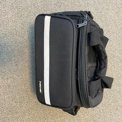 Bolsa Zwart, soort cameratas., ha sido reportado por Gemeente Noordwijk con iLost