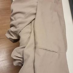 블레이저 Beige, iLost를 사용하여 Pathé Tuschinski에 보고됨