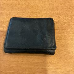 Cartera op naam van Buist uit Canada, segons ha informat Gemeente Amsterdam mitjançant iLost