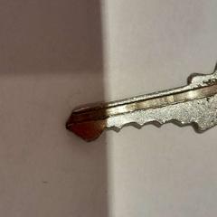 Clef métal, jak nahlášeno TCL pomocí iLost