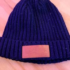 Gorro Blauwwind muts donker blauw, ha sido reportado por Schaatsbaan Rotterdam con iLost