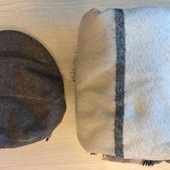 Scialle beige/grijs/bruin + pet, come riportato da Regio West-Vlaanderen utilizzando iLost