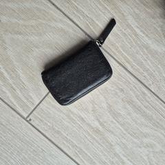 Zwarte portemonnee met rits a été signalé sur iLost