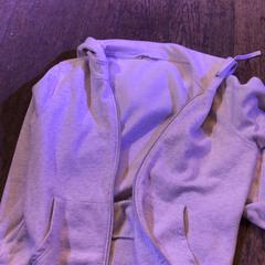 Txalekoa Grijs, gisa salatu by De Heeren van Aemstel iLost erabiliz