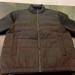 Jaqueta Zwart, segons ha informat Padualaan 97 mitjançant iLost