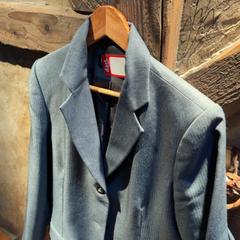 İLost kullanarak Club Nyx/Exit Café tarafından bildirildiği gibi Blazer Grey