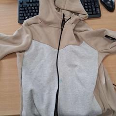 Trui wit beige, zoals gemeld door Regio Oost-Vlaanderen met iLost