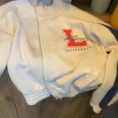 Sweater Veste blanche Kiabi 8ans, as reported by MEININGER Hotel Marseille Centre la Joliette using iLost