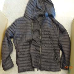 Jaqueta zwart, segons ha informat Gemeente Leopoldsburg mitjançant iLost