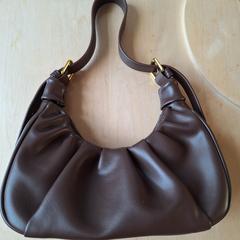 Bruine handtas, come riportato a iLost