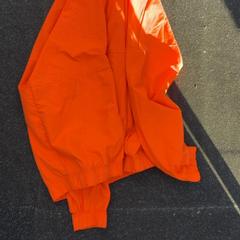 Veste Oranje, a été signalé par Schaatsbaan Rotterdam utilisant iLost