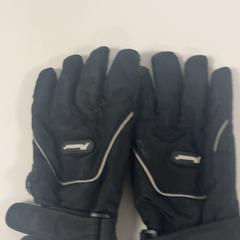 Guantes, ha sido reportado por Pathé Ypenburg con iLost