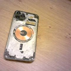 I phone zwart, come riportato da Bobbejaanland utilizzando iLost