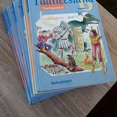 Libros escolares, segundo informou EBS Tramplein usando iLost