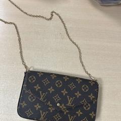 İLost kullanarak DoubleTree by Hilton Rotterdam Centre tarafından bildirildiği gibi Çanta