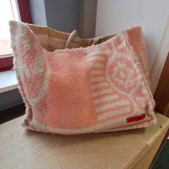 Sac Beige rose stoffen tas, a été signalé par Connexxion Zeeuws-Vlaanderen utilisant iLost