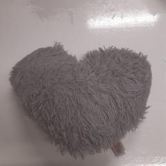 Pillow Grey heart, come riportato da Grand Hotel Amrâth Amsterdam utilizzando iLost