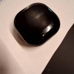 イヤホン Samsung noir がiLostで IKEA Nice Saint Isidore によって報告されました