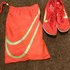 Sko Sport oranje + tasje, som rapportert av Van der Valk Hotel Apeldoorn - De Cantharel ved bruk av iLost