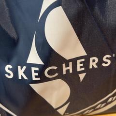 Sketchers purchase sketcher, som rapportert av Designer Outlet Roermond ved bruk av iLost