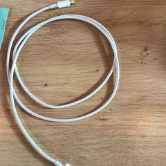 Kabel White, iPhone charger, jak nahlášeno MEININGER Hotel Köln West pomocí iLost