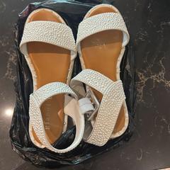 Sandaler, rapporterat av Van der Valk Hotel Veenendaal med iLost