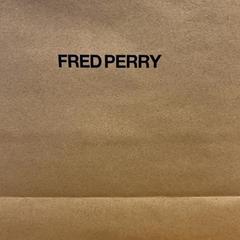 Aankoop fred perry, amint azt Designer Outlet Roermond az iLost segítségével jelentette.