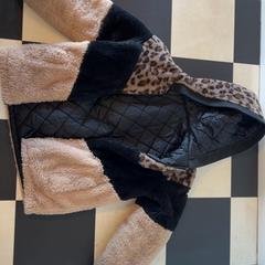 ジャケット がiLostで Familie Resort Molenwaard によって報告されました