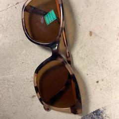 Solglasögon, rapporterat av Artis med iLost