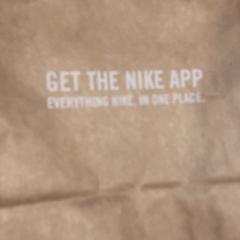 Purchase nike, iLost를 사용하여 Designer Outlet Roermond에 보고됨