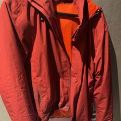 재킷, iLost를 사용하여 Van der Valk Hotel Utrecht에 보고됨