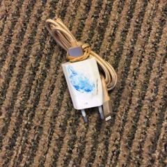 Adapter iPhone oplader, rapporterat av Canisius-Wilhelmina Ziekenhuis med iLost