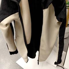 Jaqueta Beige et noire, segons ha informat IKEA Toulouse mitjançant iLost