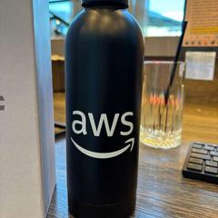 Láhev na vodu Zwart AWS, jak nahlášeno WestCord Hotel Eindhoven pomocí iLost