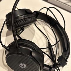 Auriculars, segons ha informat Inntel Hotels Utrecht Centre mitjançant iLost